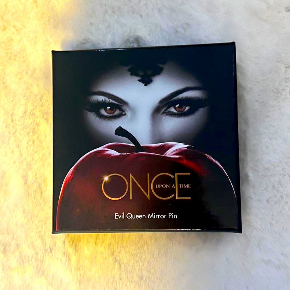 Once upon a time Evil queen mirror brochette/pin